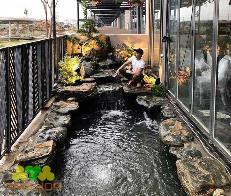 Hồ cá Koi trong nhà phong cách hiện đại