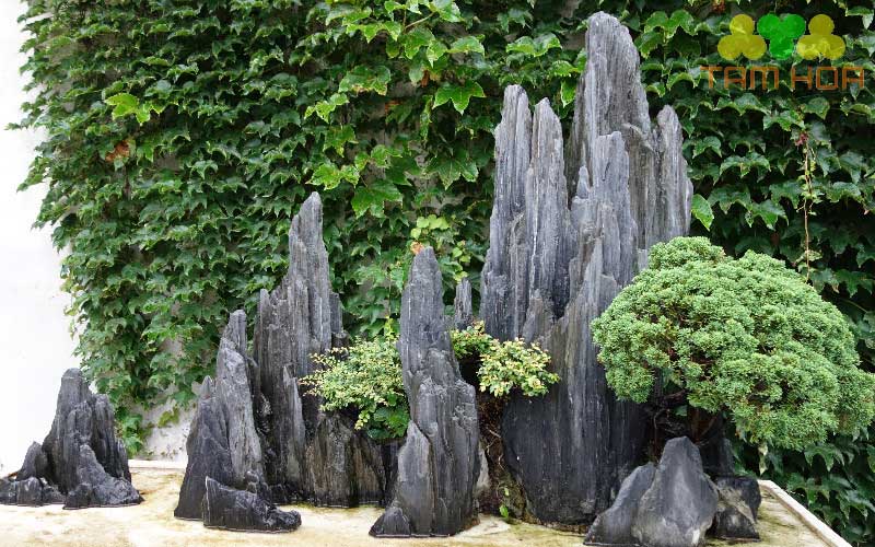 Hòn non bộ mini dùng để trang trí ngoài trời