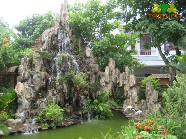Hòn non bộ thác nước mang đến tiền tài gia chủ