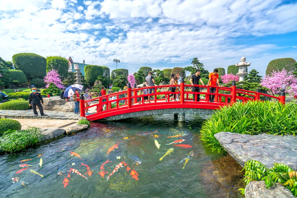 Hồ cá Koi mang đậm phong cách Nhật Bản tại Rin Rin Park
