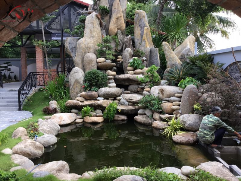 hồ cá Koi hòn non bộ
