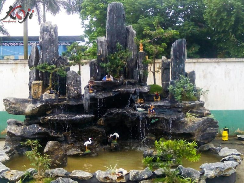 hồ cá Koi hòn non bộ