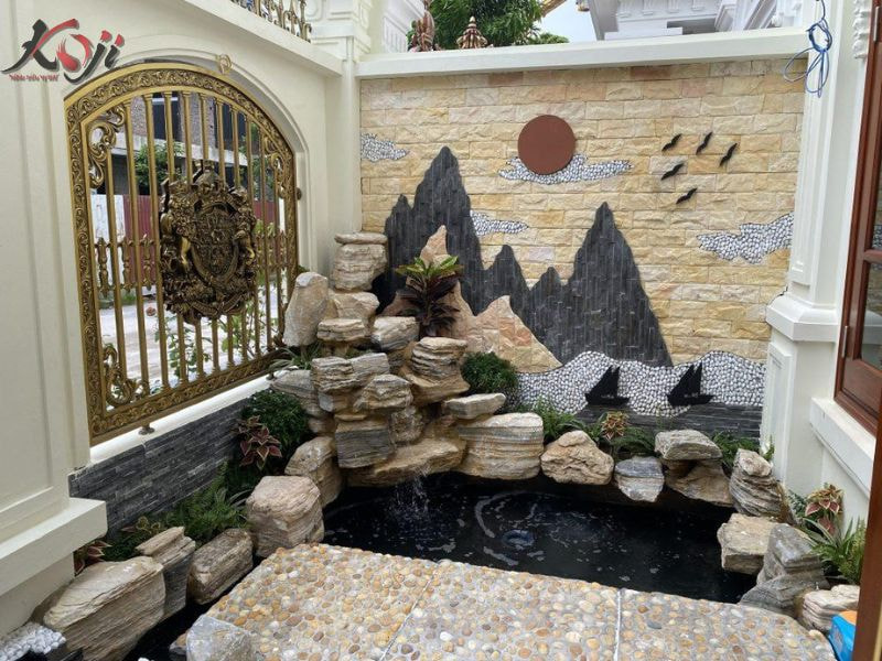 hồ cá trước nhà