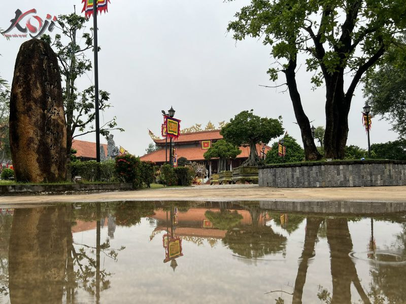 hồ cá koi tiền tỷ của Hoài Linh