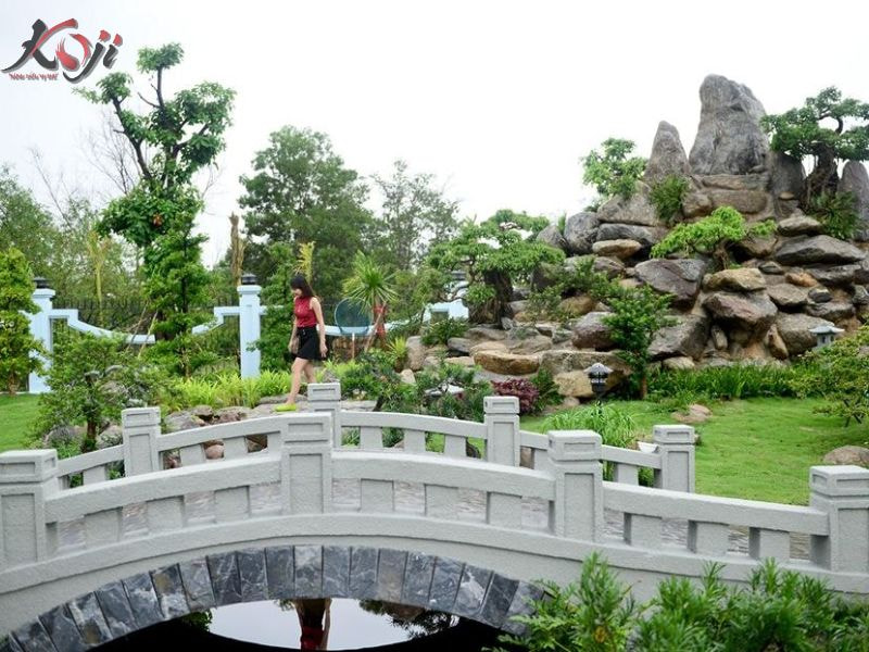 hồ cá koi tiền tỷ của Hoài Linh