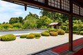 Sân vườn Nhật dùng đá gì trang trí?