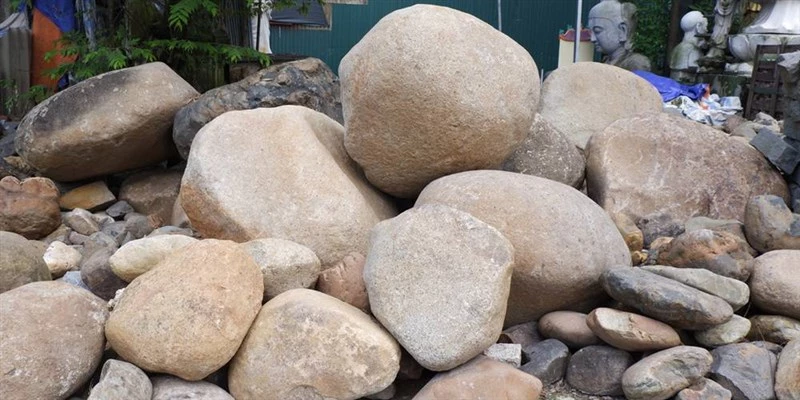 Những điều cần biết khi sử dụng đá cuội trang trí cho sân vườn