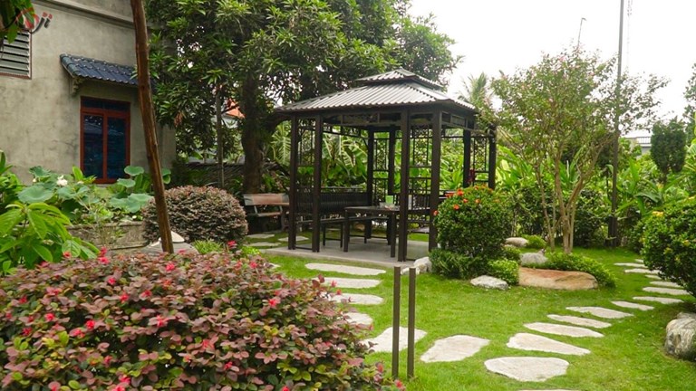 Sân vườn truyền thống mang vẻ đẹp tinh tế gợi nhớ ký ức tuổi thơ