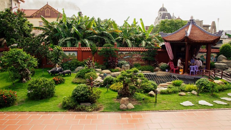 Sân vườn phong cách Việt Nam duyên dáng trong từng đường nét