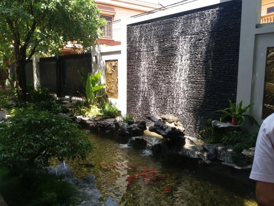 Trang trí hồ cá koi Nhật với tường nước