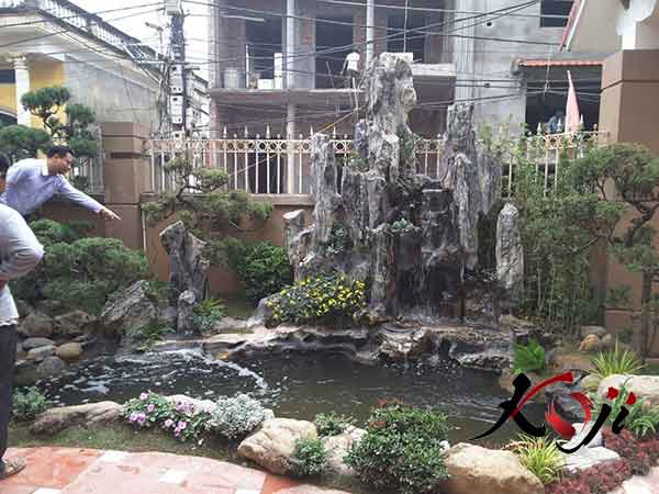 Hồ cá koi kết hợp hòn non bộ
