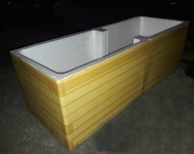 Cắt khoảng trống giữa 2 thùng xốp