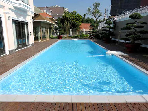Hồ bơi chân mây khách sạn